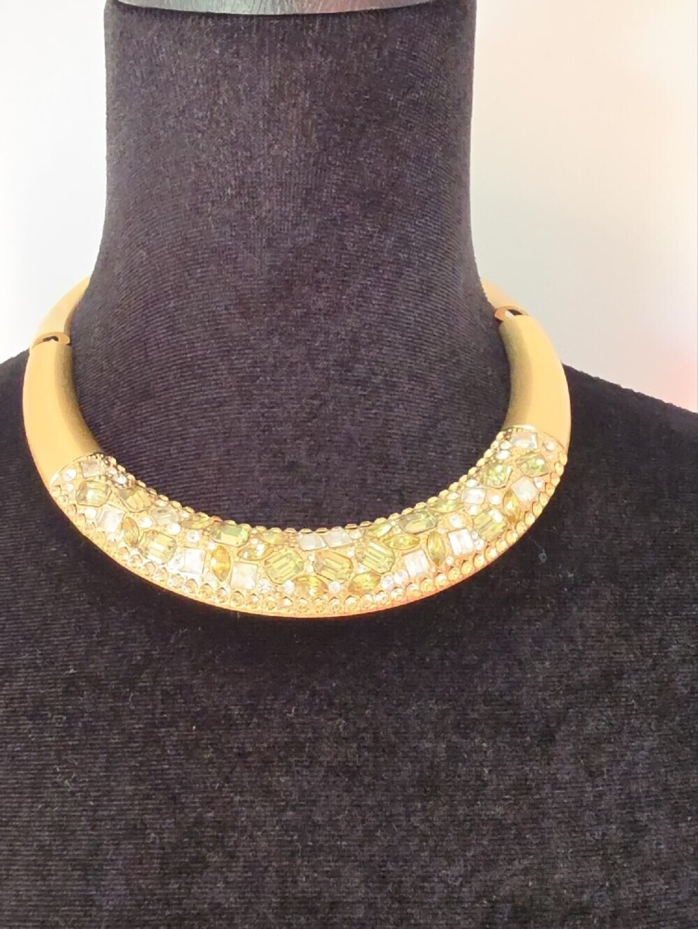 Gold Crystal Collar Necklace - Women Jewelry - Picture 7 of 8